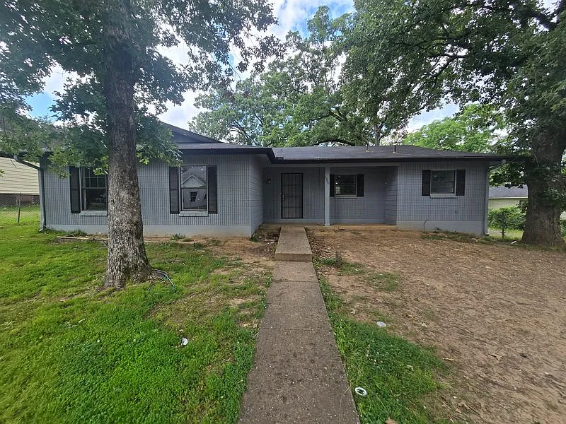 1320 Abigail St