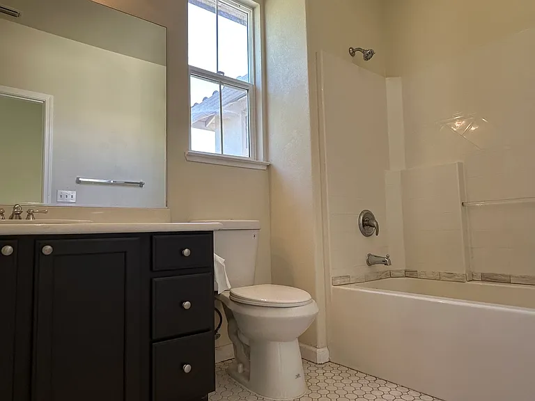 322 S Central Pkwy — Photo 20