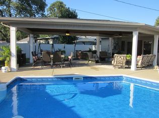 403 10th St, Carmi, IL 62821