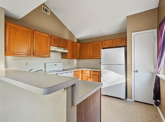 2nd image of 6305 Mercedes Dr