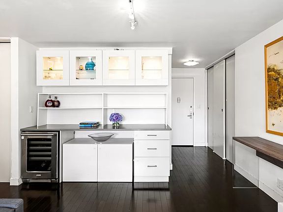 3rd image of 205 3rd Ave APT 6W