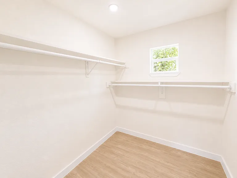 2302 Leacrest Dr — Photo 6