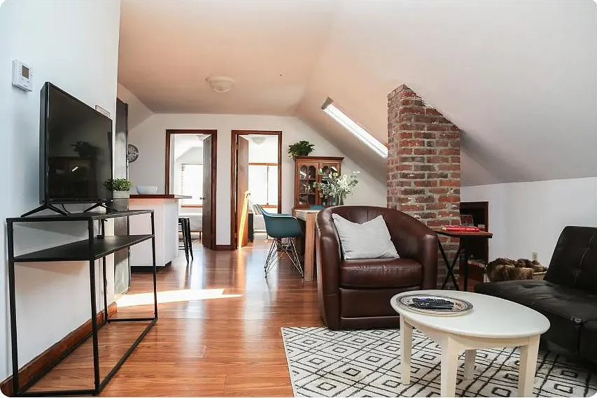 3 bed, 1200 sqft, $2,300 — Photo 4