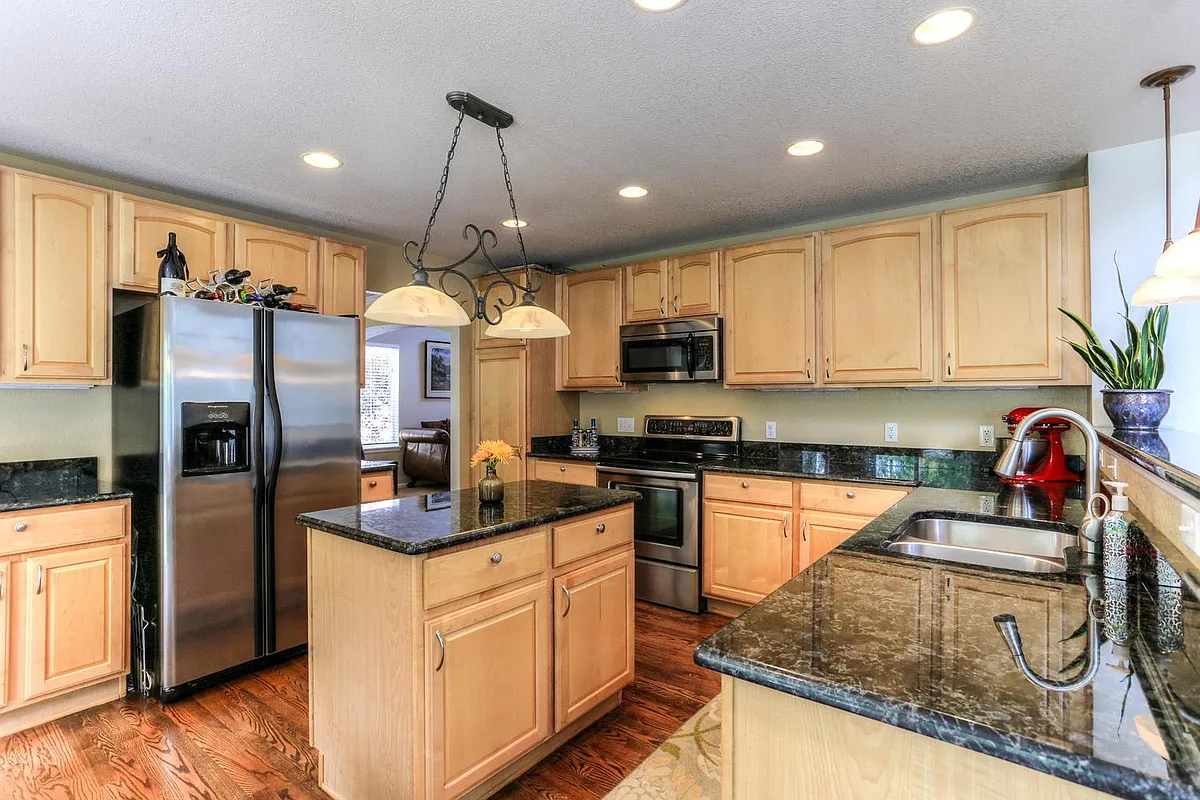 Building Photo - 8125 Briar Cliff Dr