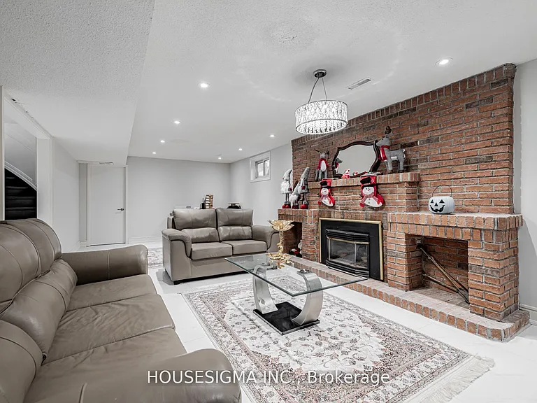 84 Cambridge Cres — Photo 33