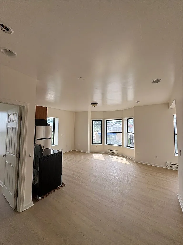 Studio, 1.0 bath, 300 sqft, $1,050 — Photo 4
