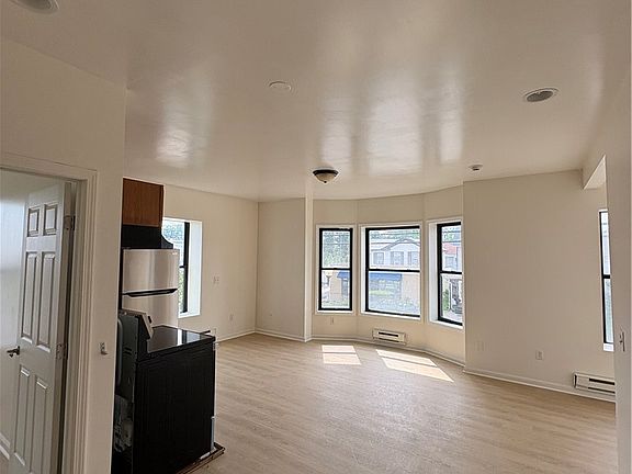 4th image of 177 Exchange St