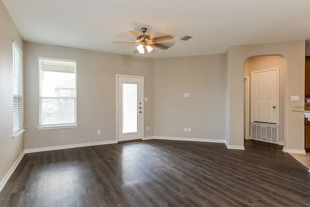 4 bed, 2.0 bath, 1702 sqft, $1,940 — Photo 3