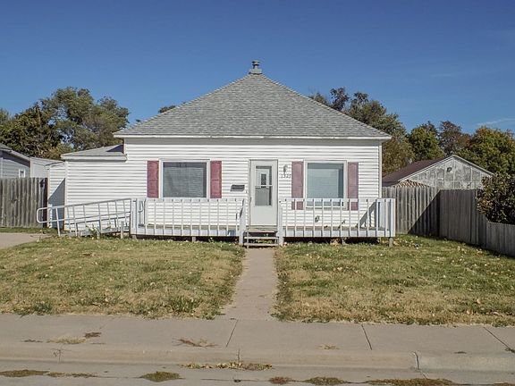 5th image of 1327 6th Ave