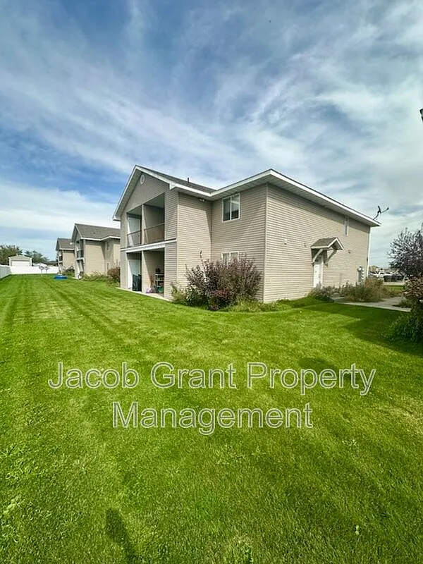 2 bed, 1.0 bath, 1000 sqft, $980 — Photo 2