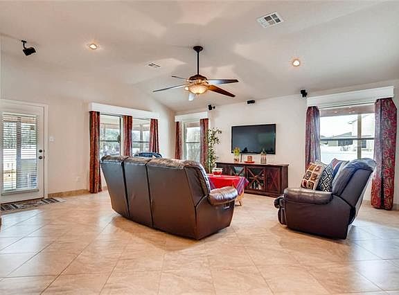 5th image of 1705 Hill Country Dr