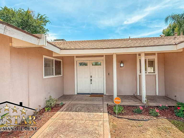 808 Hewlett St — Photo 3