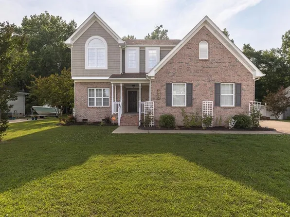 1028 Cathedral Dr, Suffolk, VA 23434