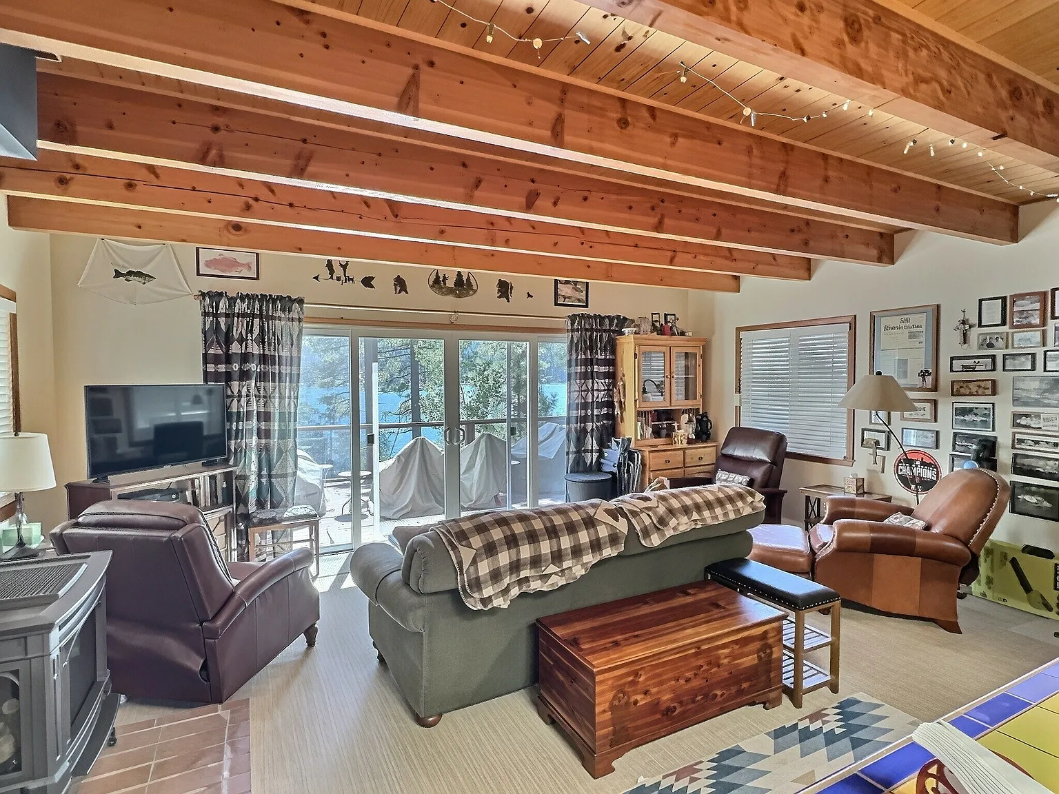 3 bed, 1056 sqft, $3,200 — Photo 3