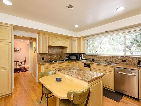 4th image of 785 Norway Ln