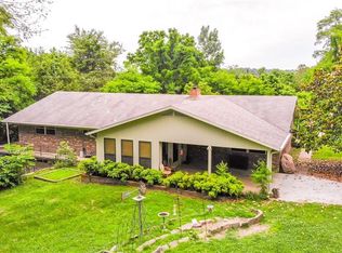 215 S Gaskill St, Huntsville, AR 72740