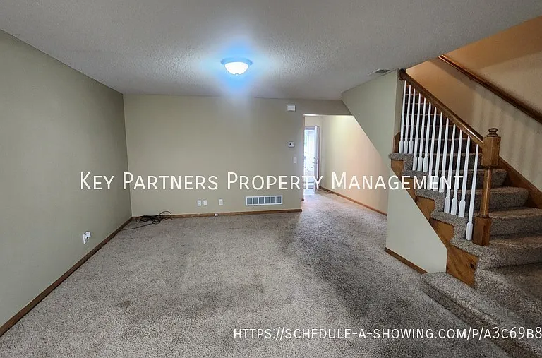 1640 SW Highland Dr — Photo 2