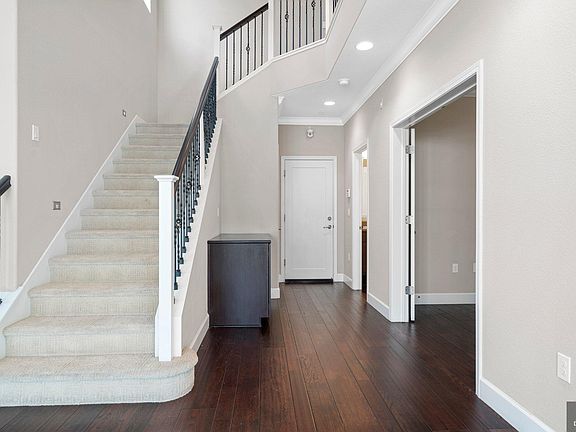 3rd image of 6101 Sunstone Dr