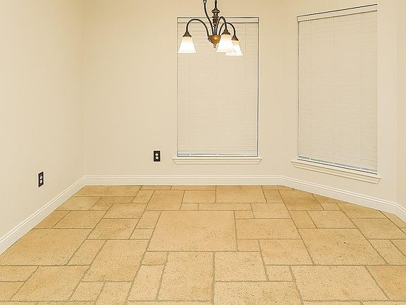 5th image of 15942 Yore Ln