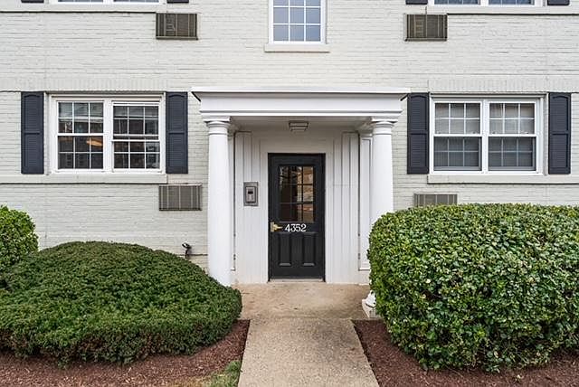 1st image of 4352 N Pershing Dr APT 1
