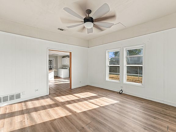 3rd image of 503 E Main St