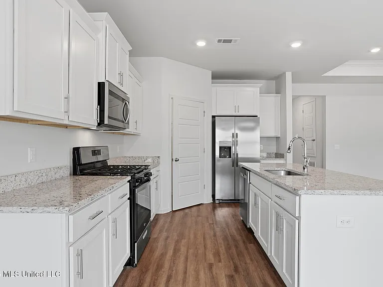 429 Piney Dr — Photo 10