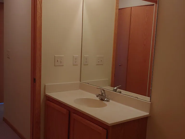 1590 Parkwood Dr — Photo 8