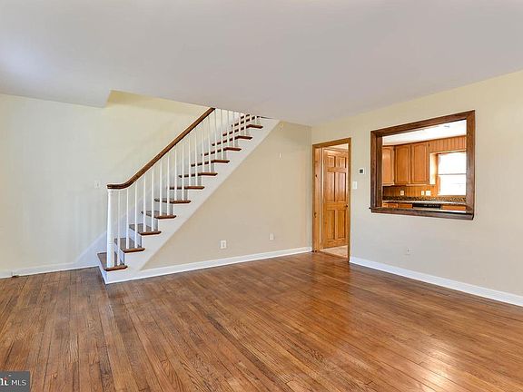 4th image of 204 S Mauldin Ave