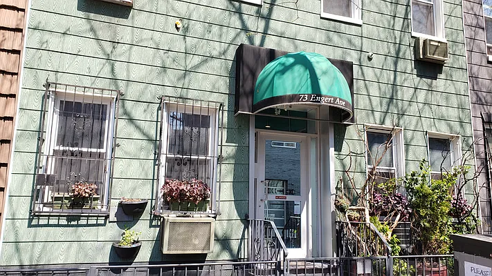 Rented by The Hamilton Group | media 10