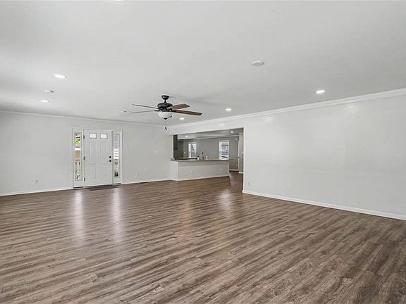 3rd image of 433 Truitt Rd