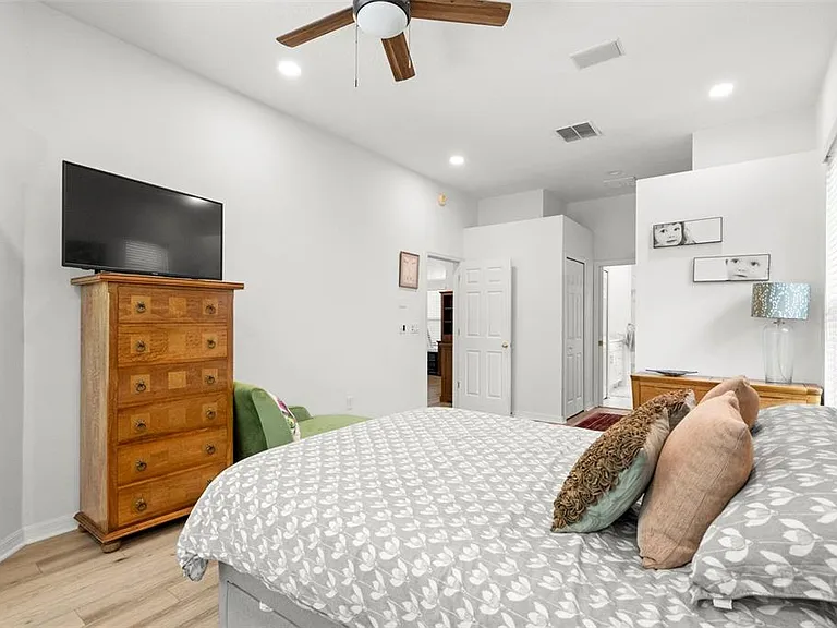 10516 Rochester Way — Photo 18