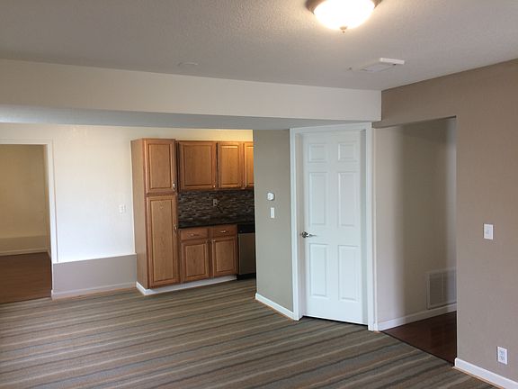 2nd image of 913 S 88th St