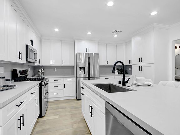 3rd image of 5237 Melvin Ave
