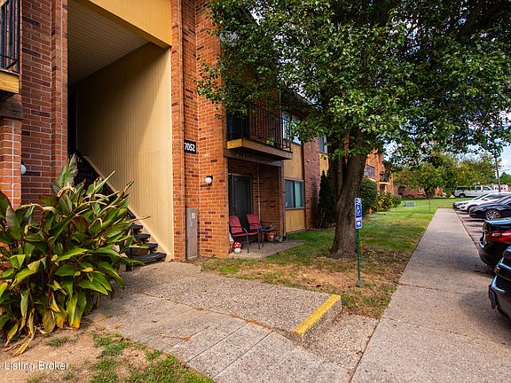 3rd image of 7052 Wildwood Cir APT 105
