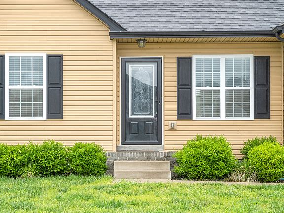3rd image of 534 Falkland Cir