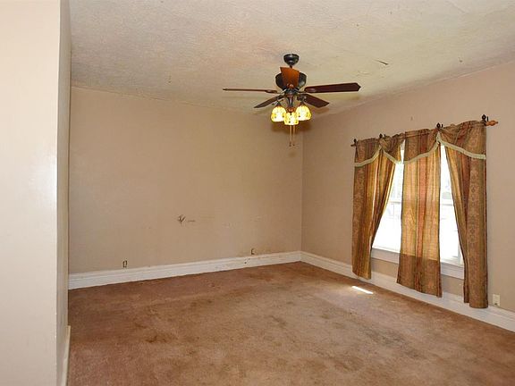 4th image of 1161 Kahn Ave