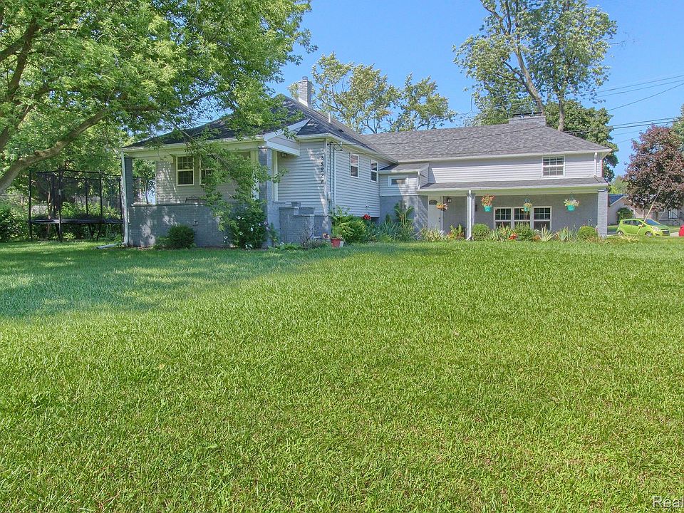 1st image of 25824 E Huron River Dr