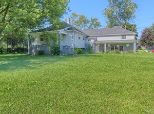 25824 E Huron River Dr, Flat Rock, MI 48134