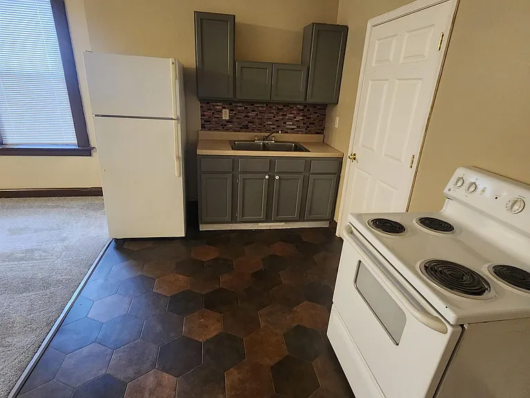 11 S Long St #3 — Photo 6