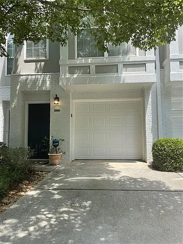 1162 Village Ct SE Photo 1