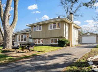 5747 Carpenter St, Downers Grove, IL 60516