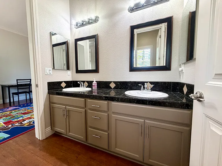 5205 Skyler Ct — Photo 57