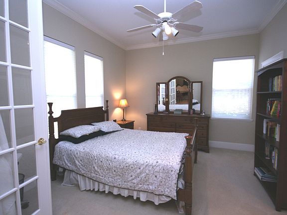 Den/Bedroom