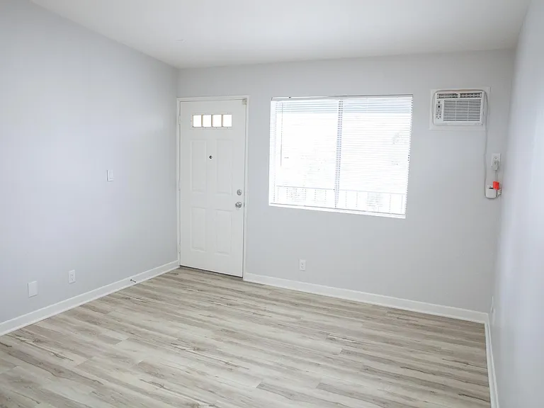 1132 N Cahuenga Blvd #6 — Photo 3