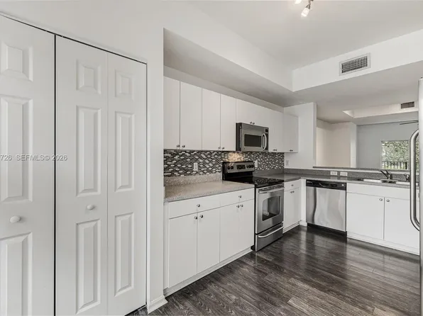 8900 NE 8th Ave Unit 1107, Miami, FL 33138