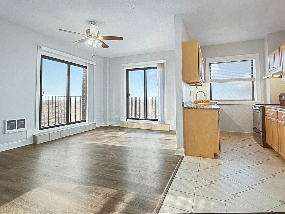 1st image of 4522 N Clarendon Ave #601