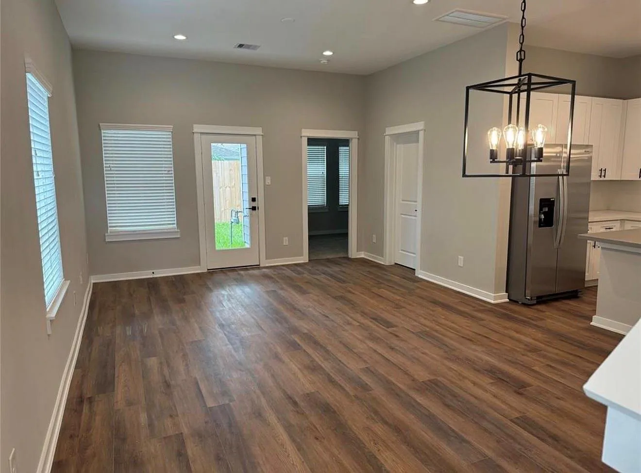 4 bed, 3.0 bath, 1949 sqft, $2,700 — Photo 3