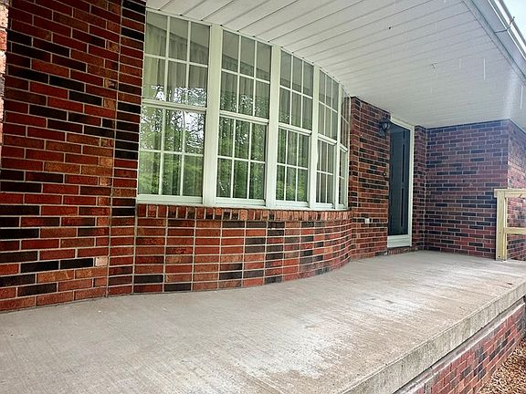 3rd image of 84 Elizabeth Ln
