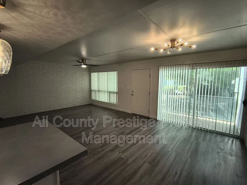 2 bed, 2.0 bath, 925 sqft, $1,750 — Photo 2