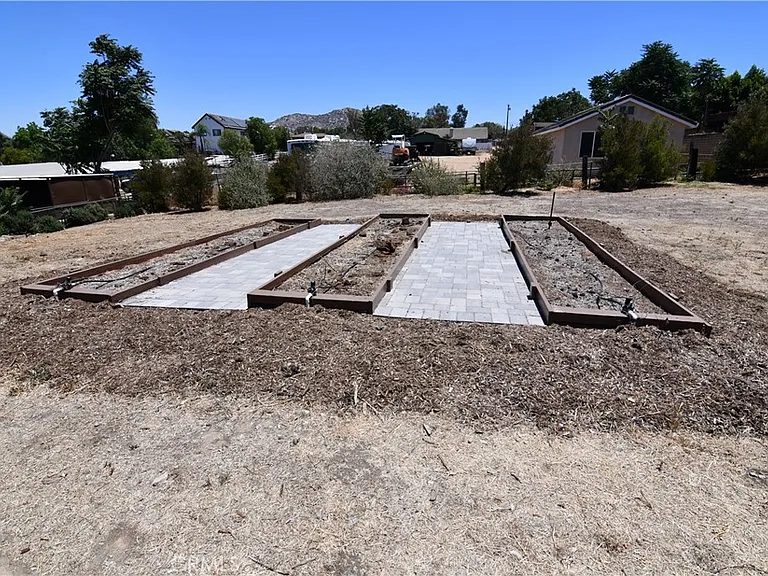 2161 Valley View Ave — Photo 8